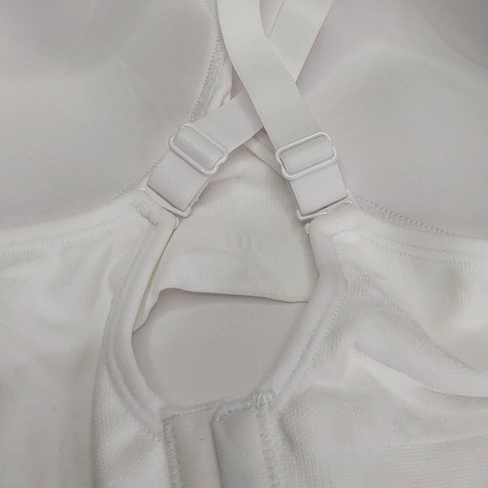 'UNDEROUTFIT' COMFORT SHAPING WIRELESS BRA W / ADJUSTABLE STRAPS - Picture 9 of 16